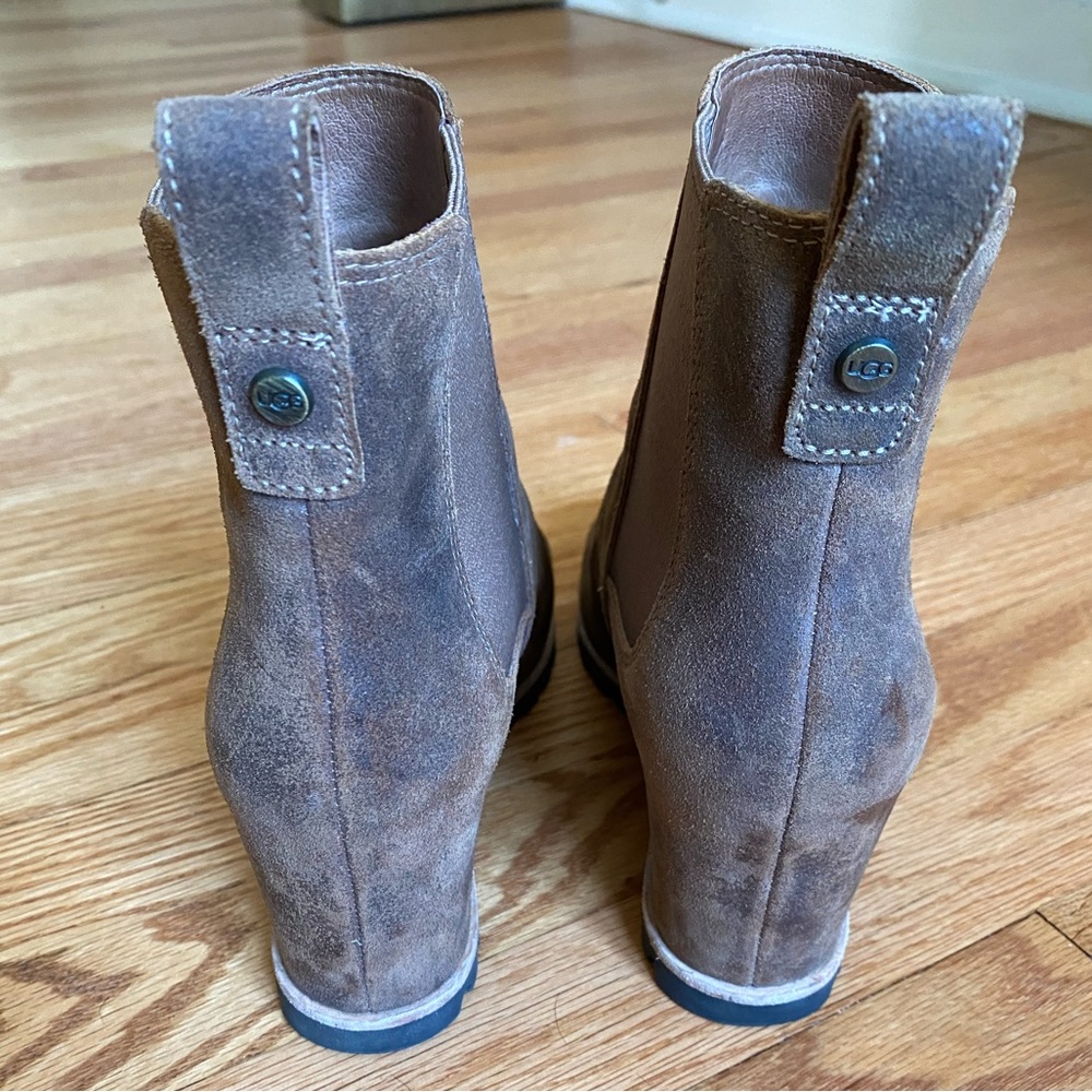 Ugg Boot With Internal Wedge. Camel Color. Size 8 - image 4